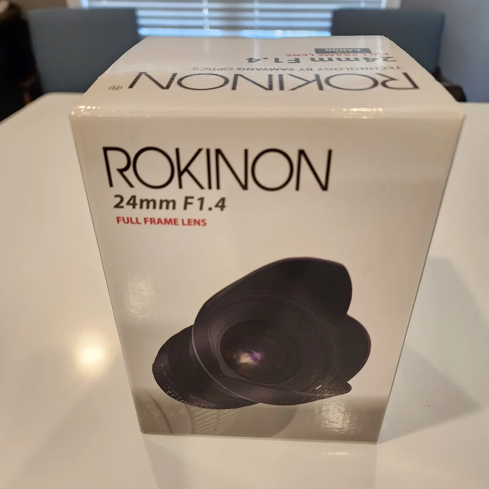 Rokinon 24mm f/1.4 Canon EF + Hood + Box + Hoya Filter